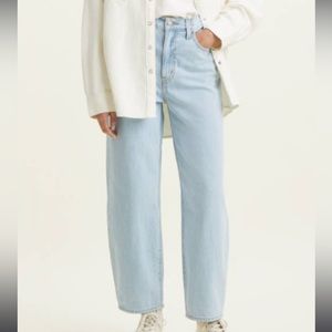 Levi’s Light Wash Denim Balloon Jean